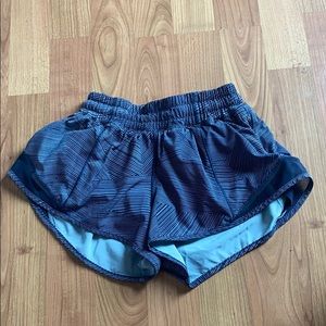 lululemon size 2 hotly hot shorts